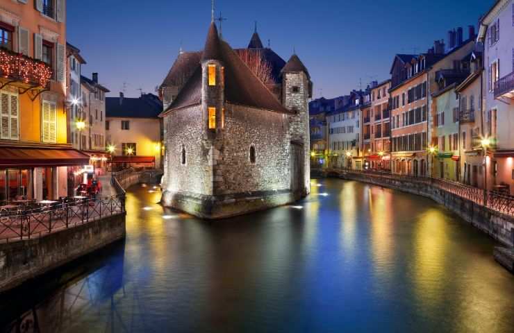 annecy di notte