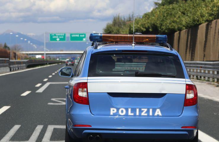 polizia in autostrada